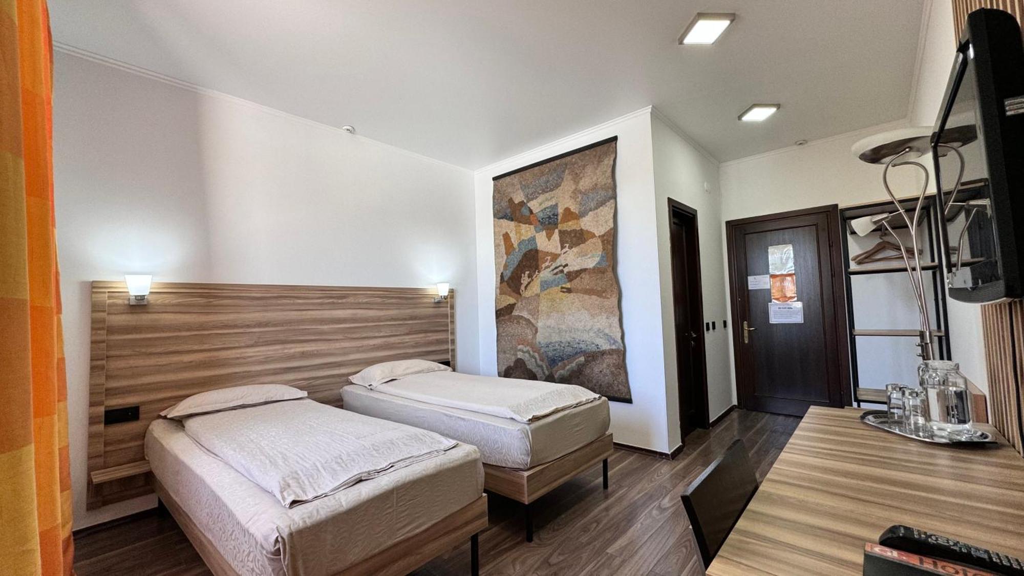 Amir Hotel 카라콜 외부 사진